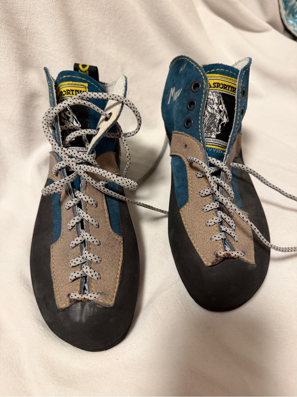 La Sportiva Mega High Top Women’s Teal Blue and Gray Climbing shoes size 37